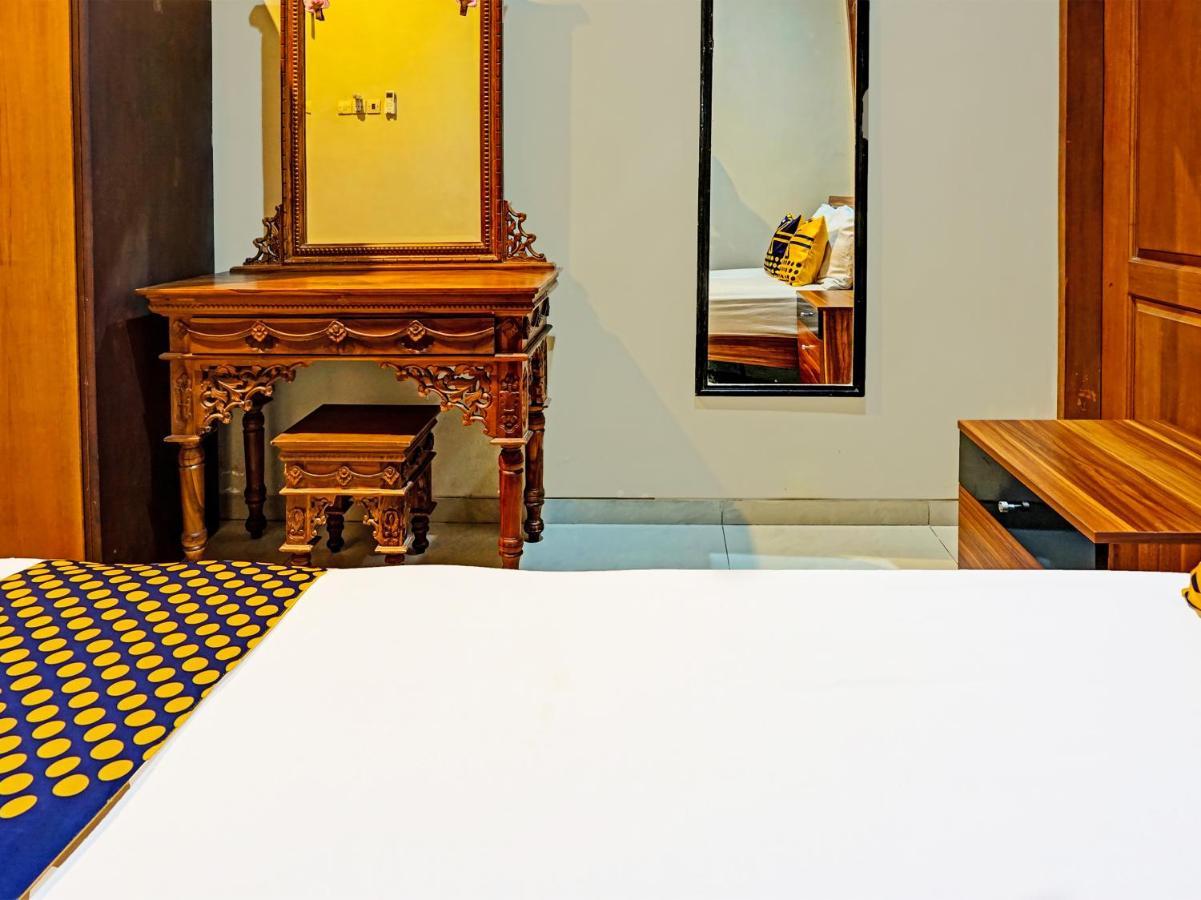 Spot On 91530 Sumpil Syariah Hotel มะลัง ภายนอก รูปภาพ